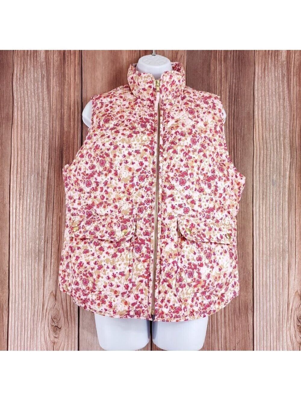 NWT J Crew Womens Size Medium Pink Floral Quilted Snap Pockets Puffer Vest BJ902